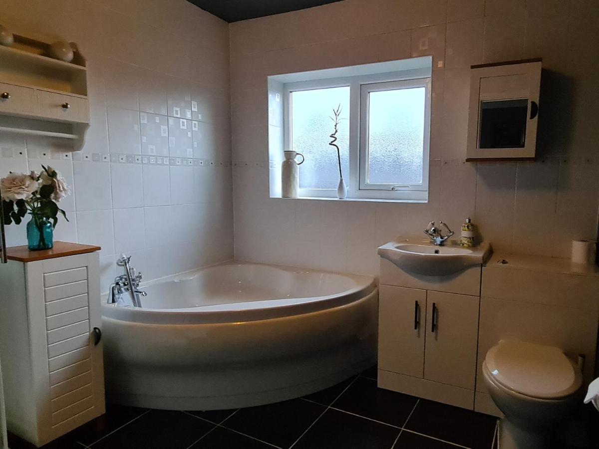 Spacious, 5 Bed House For 9 In Честер Екстер'єр фото
